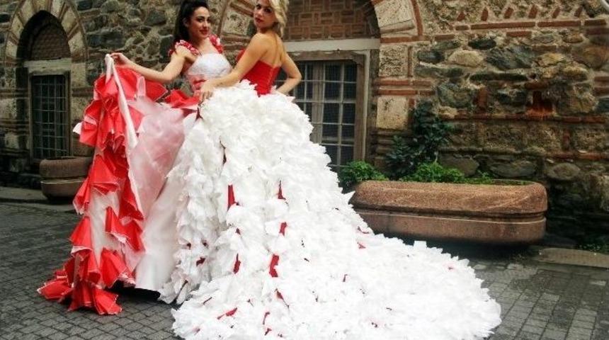 (&ouml;zel Haber) 1923 Adet Pe&ccedil;eteden Cumhuriyet Kost&uuml;m&uuml;