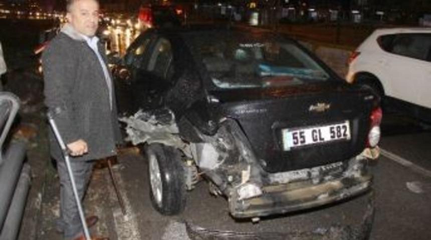 Hasta Taşıyan Otomobil K&ouml;pr&uuml; &Uuml;zerinde Bariyerlere &Ccedil;arptı