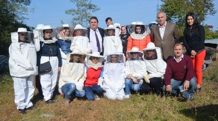 Rize&rsquo;de Arıcılığa Kadın Eli