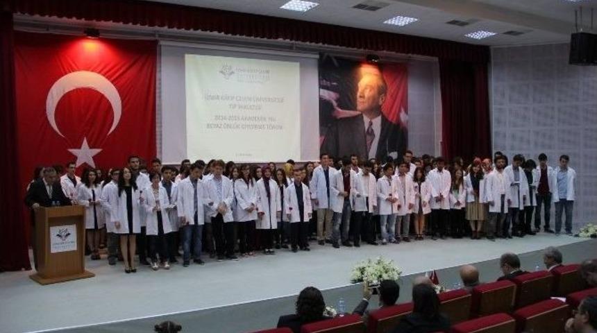 İk&ccedil;&uuml; Tıp Fak&uuml;ltesi &Ouml;ğrencileri Doktorluğa İlk Adımı Attı