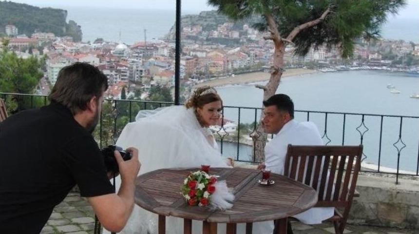 Gelin Ve Damat Adayları Fotoğraf &Ccedil;ektirmek İ&ccedil;in Amasra&rsquo;ya Akın Ediyor