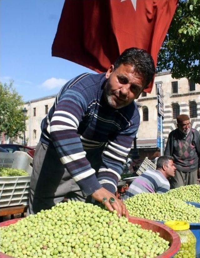 Yeşil Zeytin Tezgahtaki Yerini Aldı