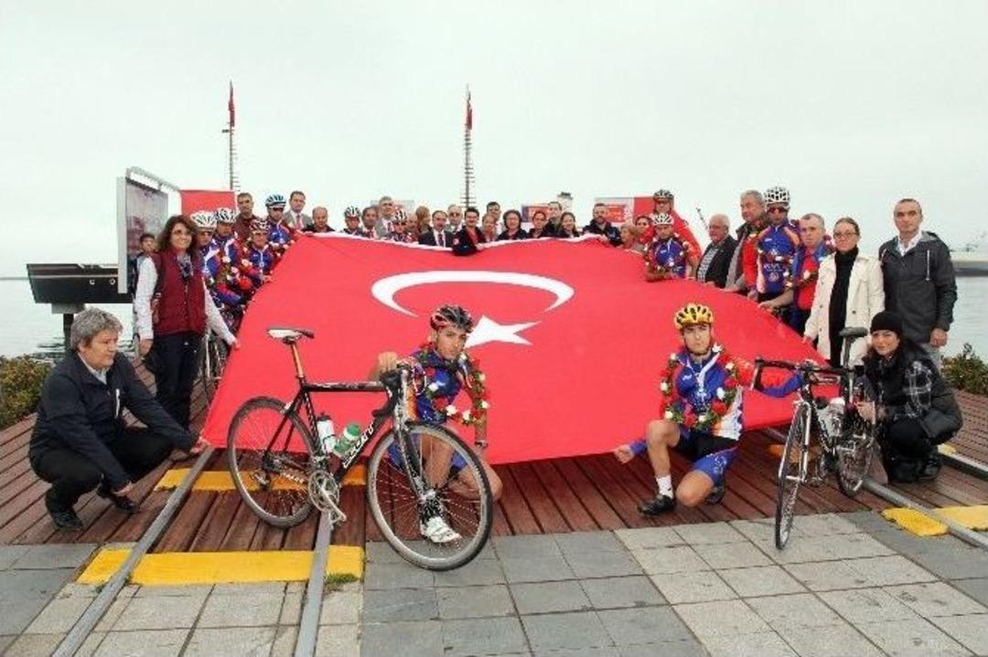 &Ccedil;ocuk Felcine Dikkat &Ccedil;ekmek İsteyen Bisiklet&ccedil;iler Samsun&rsquo;da