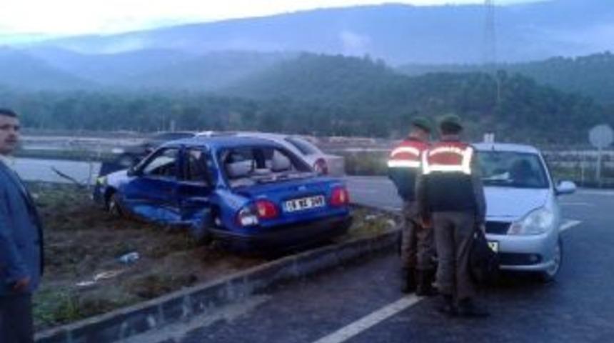 Kargı&rsquo;da 2 Otomobil &Ccedil;arpıştı: 5 Yaralı
