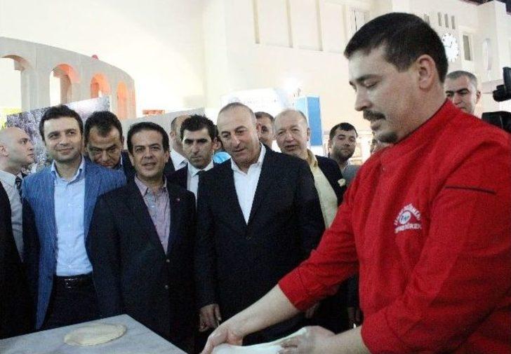 Şiddetli Yağmur Nedeniyle Bakan Güreşleri Seyredemedi G3