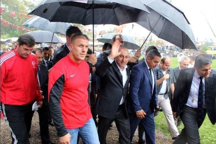 Şiddetli Yağmur Nedeniyle Bakan Güreşleri Seyredemedi G4