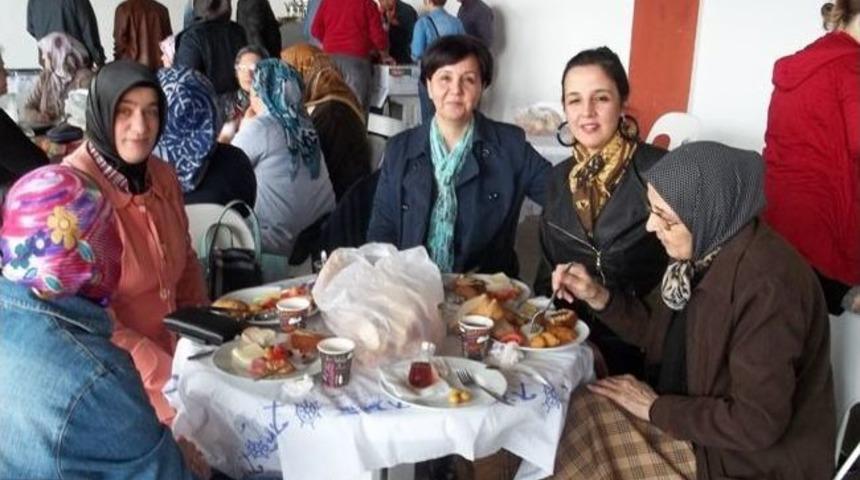 Saltukovaspor Yararına Dayanışma Ve Kaynaşma Kahvaltısı