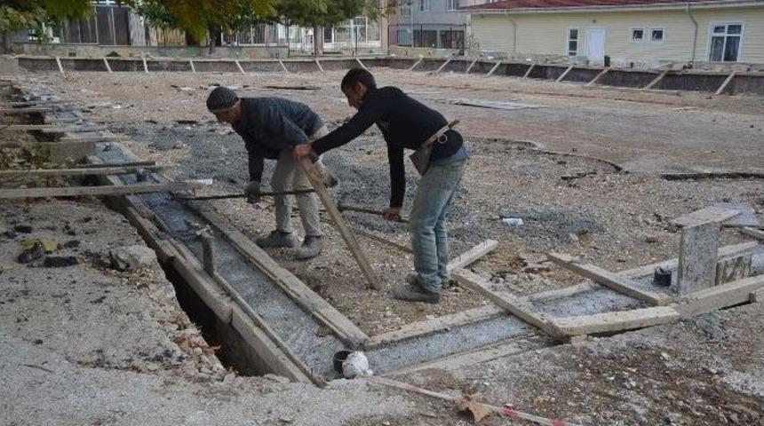 Zafer İlkokulu&rsquo;na Sentetik Saha