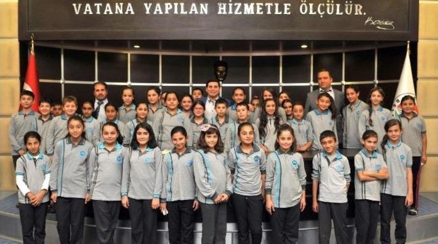 &Ouml;ğrencilerden Başkan T&uuml;t&uuml;nc&uuml;&rsquo;ye Ziyaret