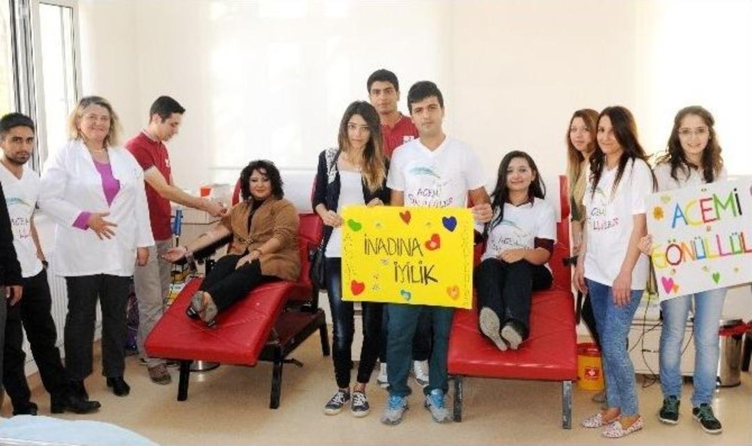 Acemi G&ouml;n&uuml;ll&uuml;lerden Usta Davranış