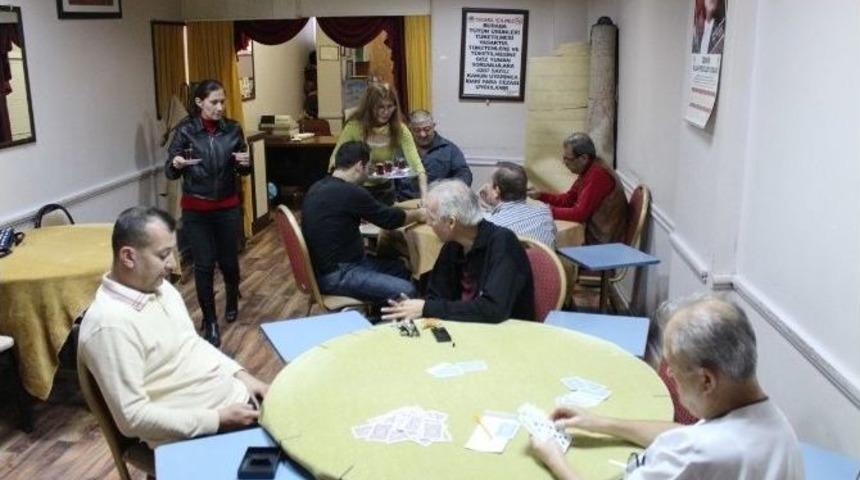 (özel Haber) Eşi Cezaevine Girince Kahvehanenin Yükünü Devraldı