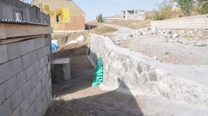 Özalp’ta Heyelana Karşı İstinat Duvarı Yapıldı