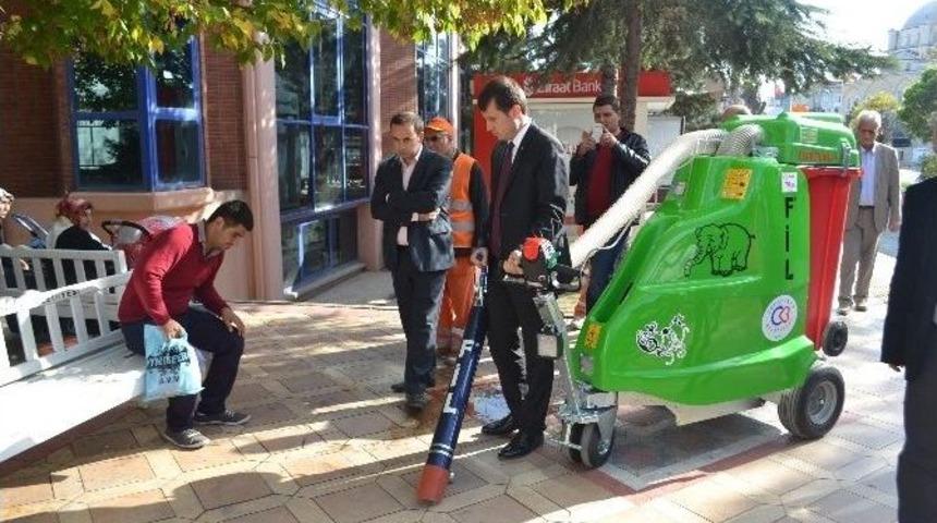 &Ccedil;erkezk&ouml;y&rsquo;de Yolları &rsquo;robot Filler&rsquo; Temizleyecek