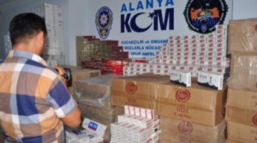 Alanya&rsquo;da G&uuml;mr&uuml;k Ka&ccedil;ağı 3 Bin 563 Paket Sigara Ele Ge&ccedil;irildi