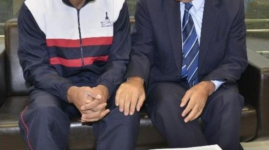 Başarılı Cimnastik&ccedil;iden Başkan Kocaoğlu&rsquo;na Ziyaret