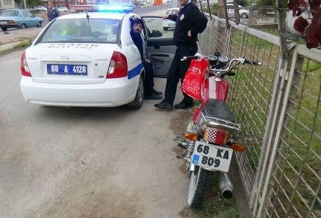 Ehliyetsiz Sürücü Polisten Kaçarken Otomobile Çarptı