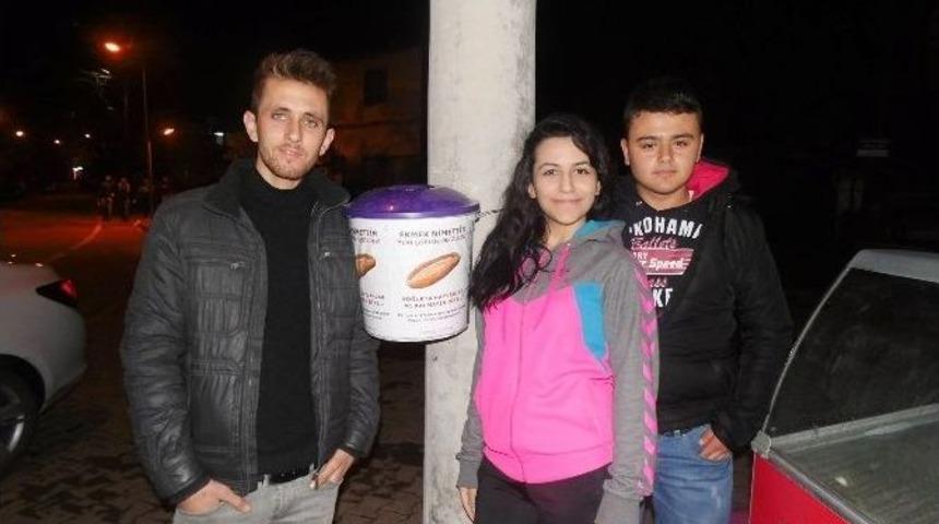 Bayat Ekmekler &Ccedil;&ouml;pe Değil, Sokak Hayvanlarına