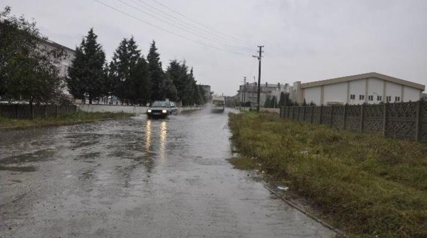 Aralıksız Yağan Yağmur Hayatı Fel&ccedil; Etti