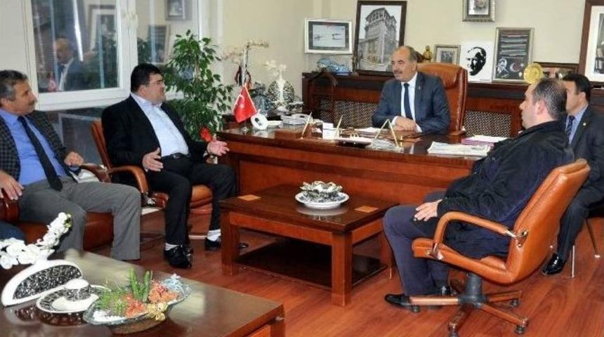 Başkan T&uuml;rkyılmaz, Ka&ccedil;ak Eklentileri Yıkılan Esnafı Dinledi