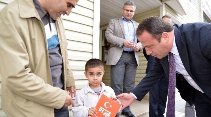 Erbaa Belediyesi&rsquo;nden 10 Bin T&uuml;rk Bayrağı