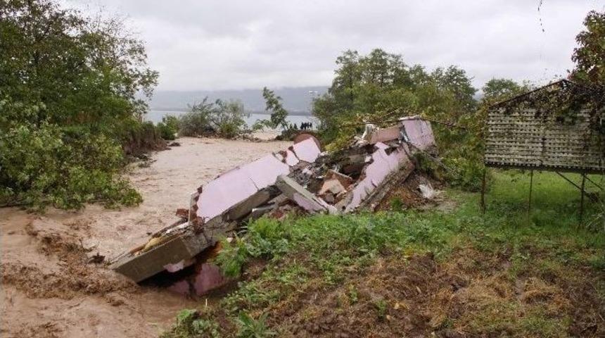 Kocaeli&rsquo;nin Bir Aylık Yağışı Kartepe&rsquo;ye Altı Saatte D&uuml;şt&uuml;