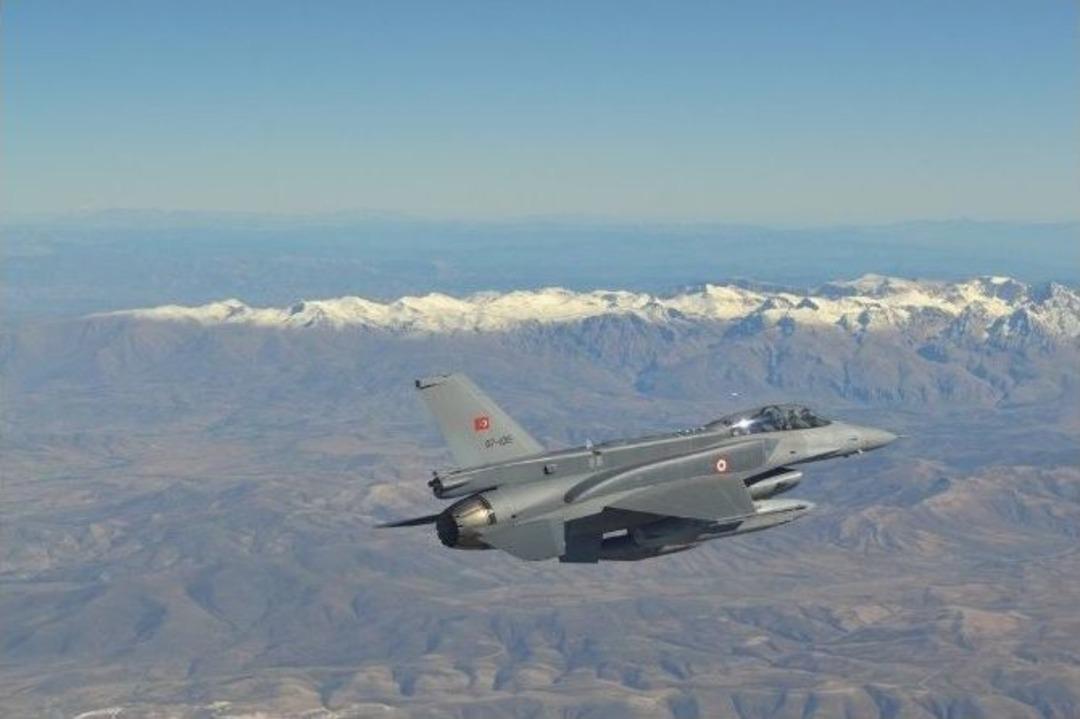 Hava Kuvvetleri Komutanı Orgeneral &Ouml;zt&uuml;rk, S&uuml;leyman Şah Saygı Karakolunu Gece G&ouml;r&uuml;ş G&ouml;zl&uuml;ğ&uuml;yle U&ccedil;arak Denetledi