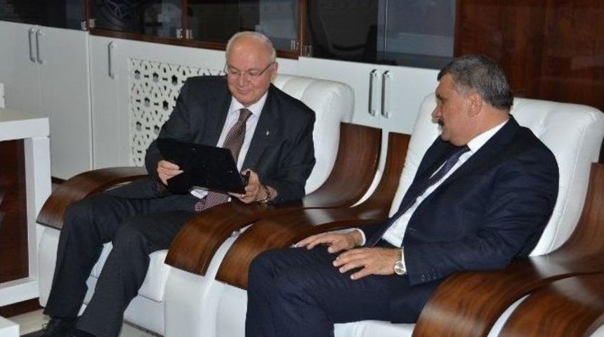 Merkez Valisi Erkmen, Başkan G&uuml;rkan&rsquo;ı Ziyaret Etti