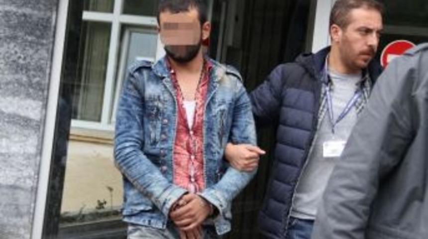 D&uuml;ğ&uuml;nde 2 Kişiyi Bı&ccedil;aklayan Gen&ccedil; Tutuklandı