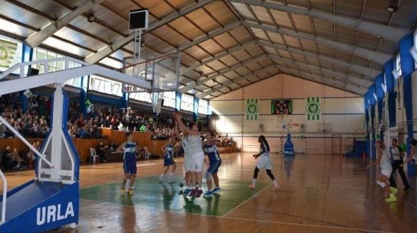 Urla Edaspor Liderliğini S&uuml;rd&uuml;rd&uuml;