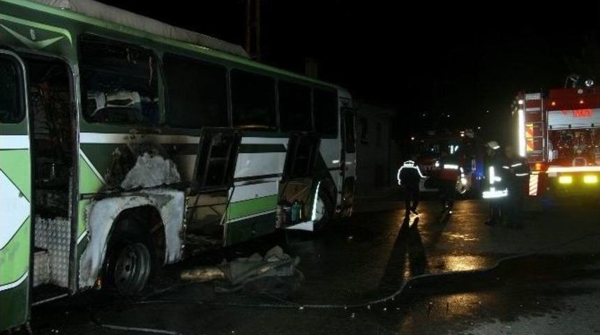 Park Halindeki Otob&uuml;s Yandı