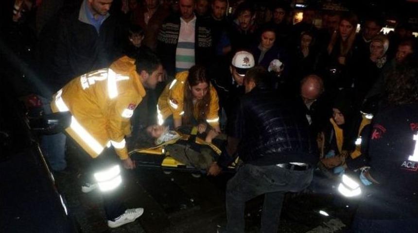 Karşıdan Karşıya Ge&ccedil;en Lise &Ouml;ğrencisine Otomobil &Ccedil;arptı