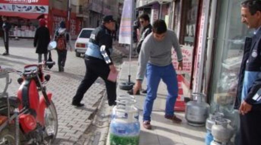 Korkuteli&rsquo;nde Kaldırım İşgaline İzin Verilmiyor