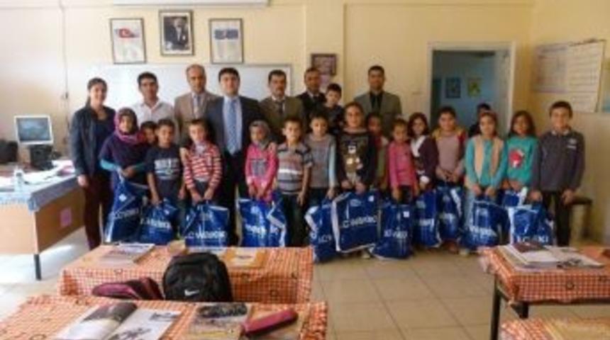 Lc Waikiki&rsquo;den Karaisalı&rsquo;da 1734 &Ouml;ğrenciye Giyim Yardımı