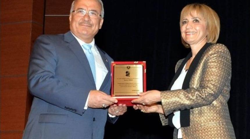 &rsquo;cumhuriyet Ve Kadın&rsquo; Konulu Konferans