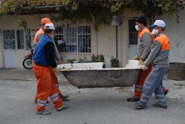 Gazinin Evinin Temizlenmesine Yakınları Tepki Gösterdi