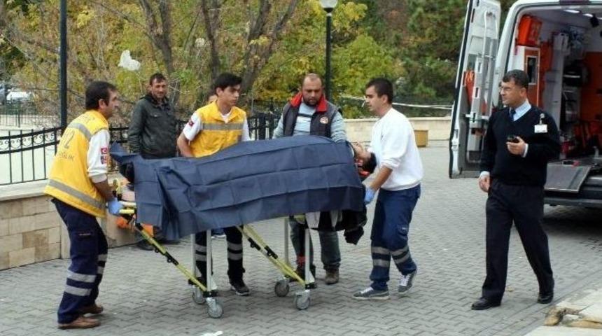 Stadyum İnşaatında İskeleden D&uuml;şen İş&ccedil;i Yaralandı