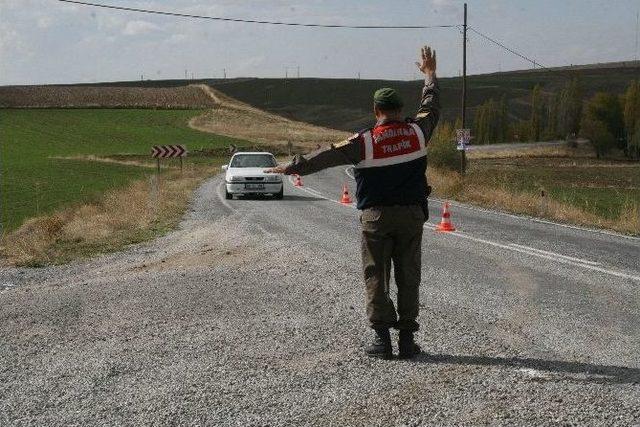 Yozgat Jandarma’dan Hediyeli Trafik Uygulaması