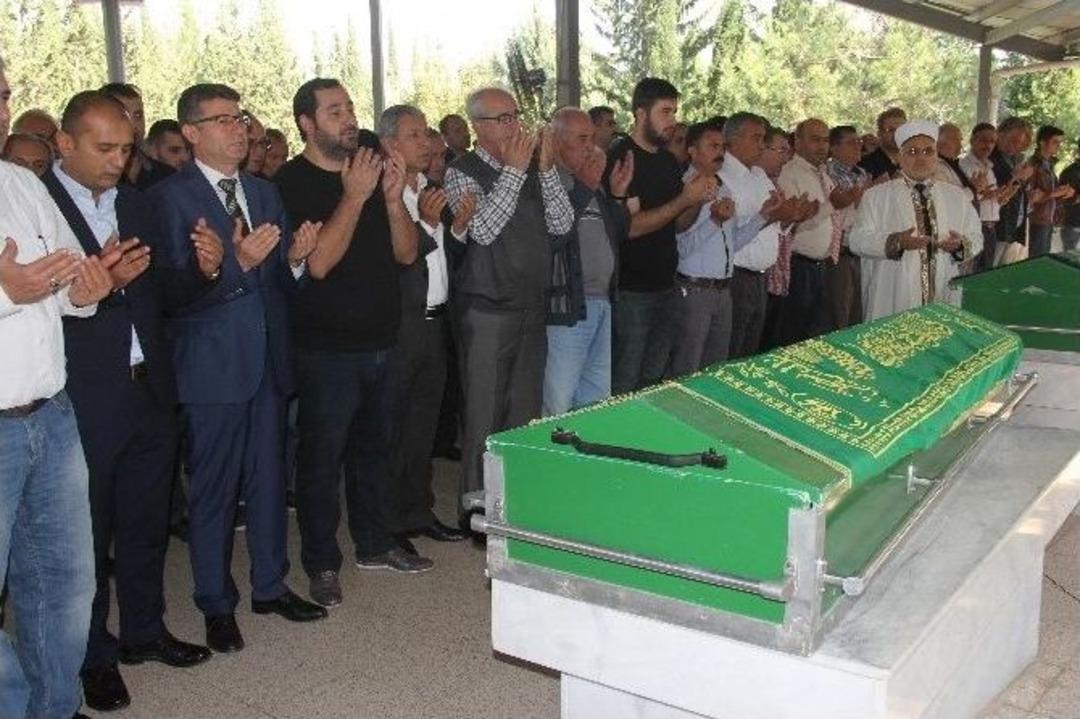 Baba G&ouml;ğebakan Yer Olmadığı İ&ccedil;in Oğlunun Yanına Defnedilemedi