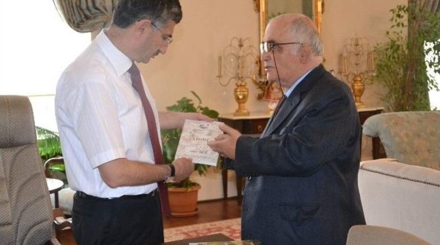 Manisalı Araştırmacı-yazar Aksakal&rsquo;dan Vali Bektaş&rsquo;a Ziyaret