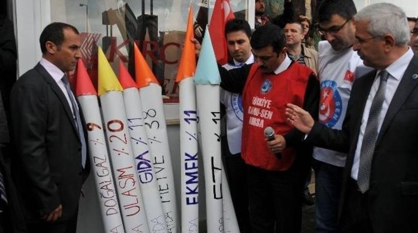 Memurlardan Kazıklı Zam Protestosu