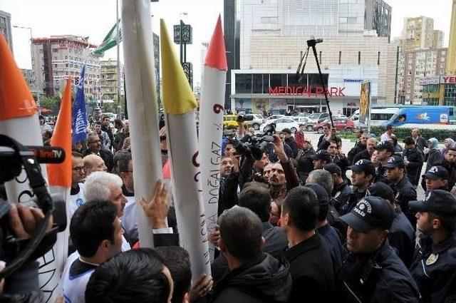 Memurlardan Kazıklı Zam Protestosu