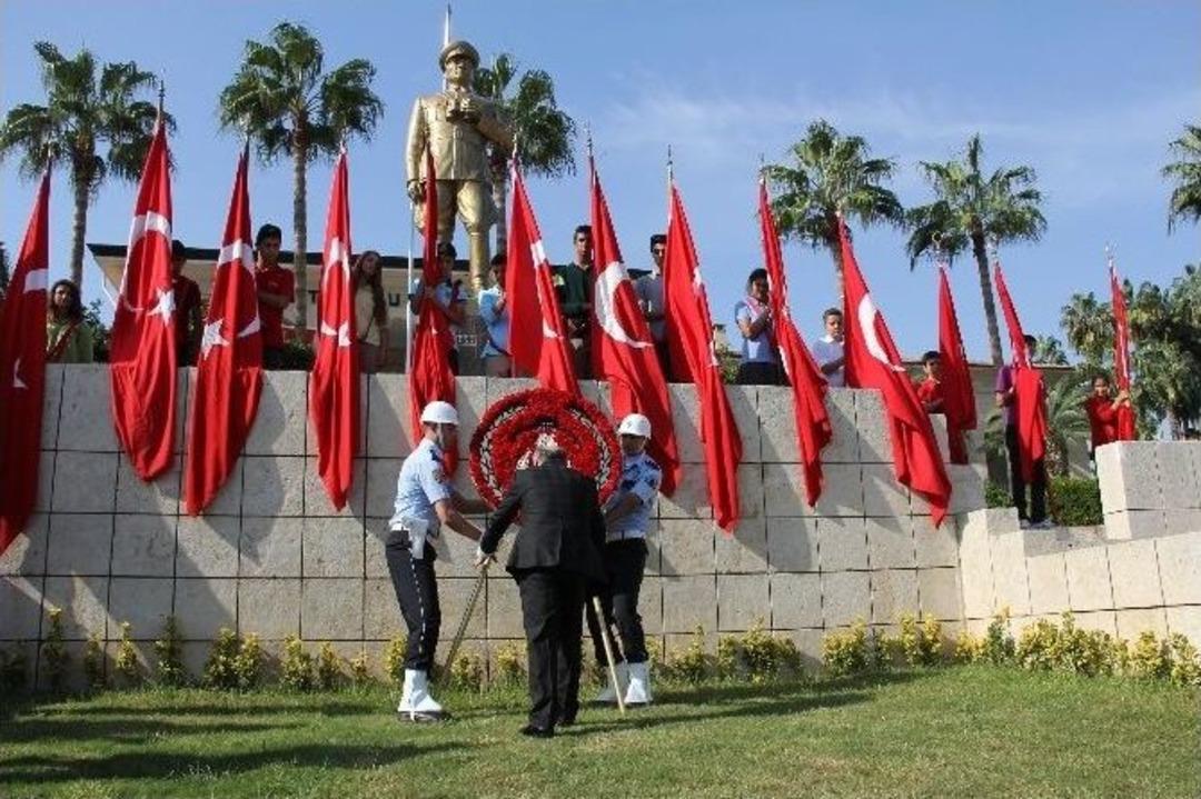 Mersin&rsquo;de Cumhuriyet Kutlamaları &Ccedil;elenk Sunma T&ouml;reniyle Başladı