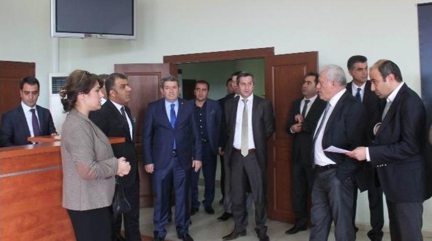 T&uuml;siad Van&rsquo;a Geliyor