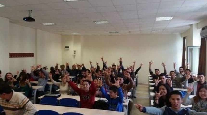 Padam Öğrencileri Türk İşaret Dili Öğreniyor