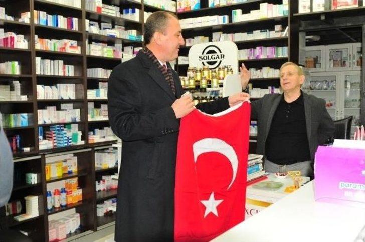 Biga Belediyesi Türk Bayrağı Dağıttı G3