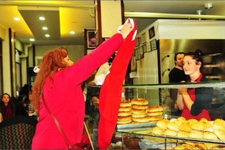 Biga Belediyesi Türk Bayrağı Dağıttı G5