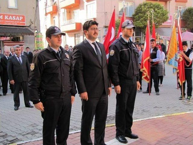 Kaymakam Ve Garnizon Komutanı Vatandaşları Çelenk Koyma Törenine Davet Etti