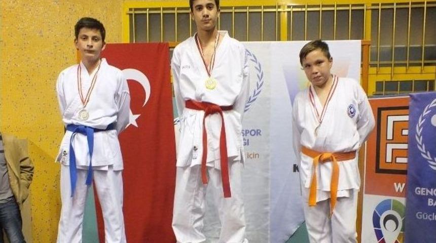 Karateciler, T&uuml;rkiye Şampiyonasının Provasını Yaptı