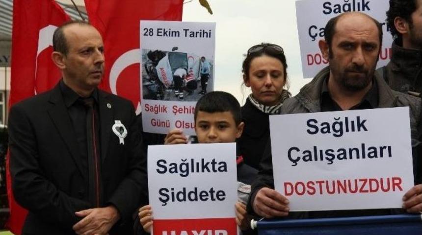 Sağlık &Ccedil;alışanlarından Siyah &Ouml;nl&uuml;kl&uuml; Eylem