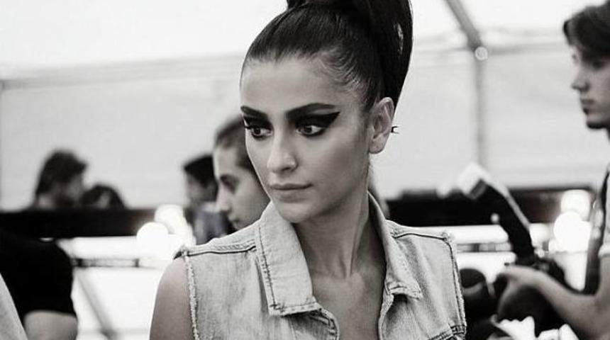 &Uuml;nl&uuml; Manken &Ouml;zge Ulusoy Ayvalıklılara Yemek Pişirecek